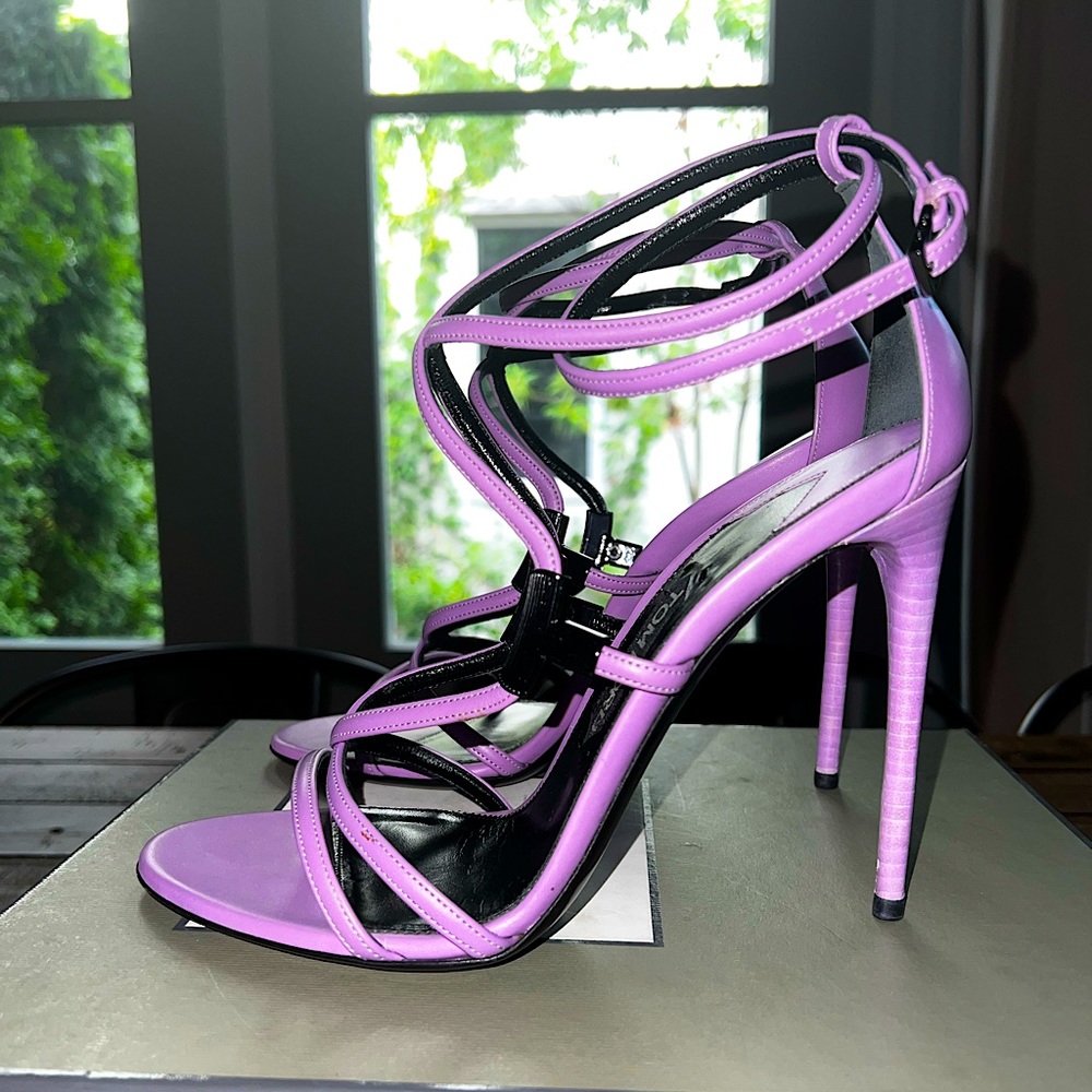 Brand NEW Tom Ford sandals. Lavender.